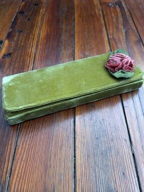 Vintage 2000s Shiraleah velvet rosebud embellished clutch 10”